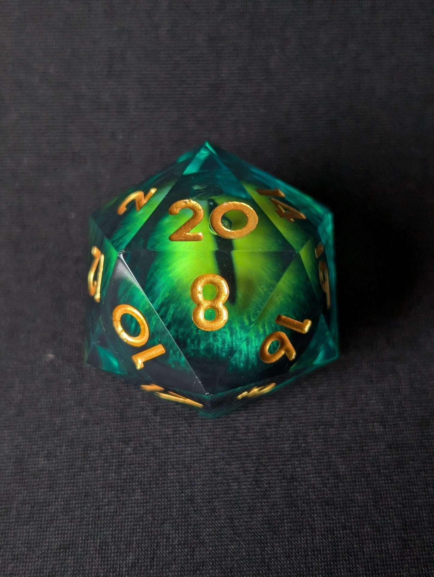 Dragon's Poisonous Gaze D20 33mm
